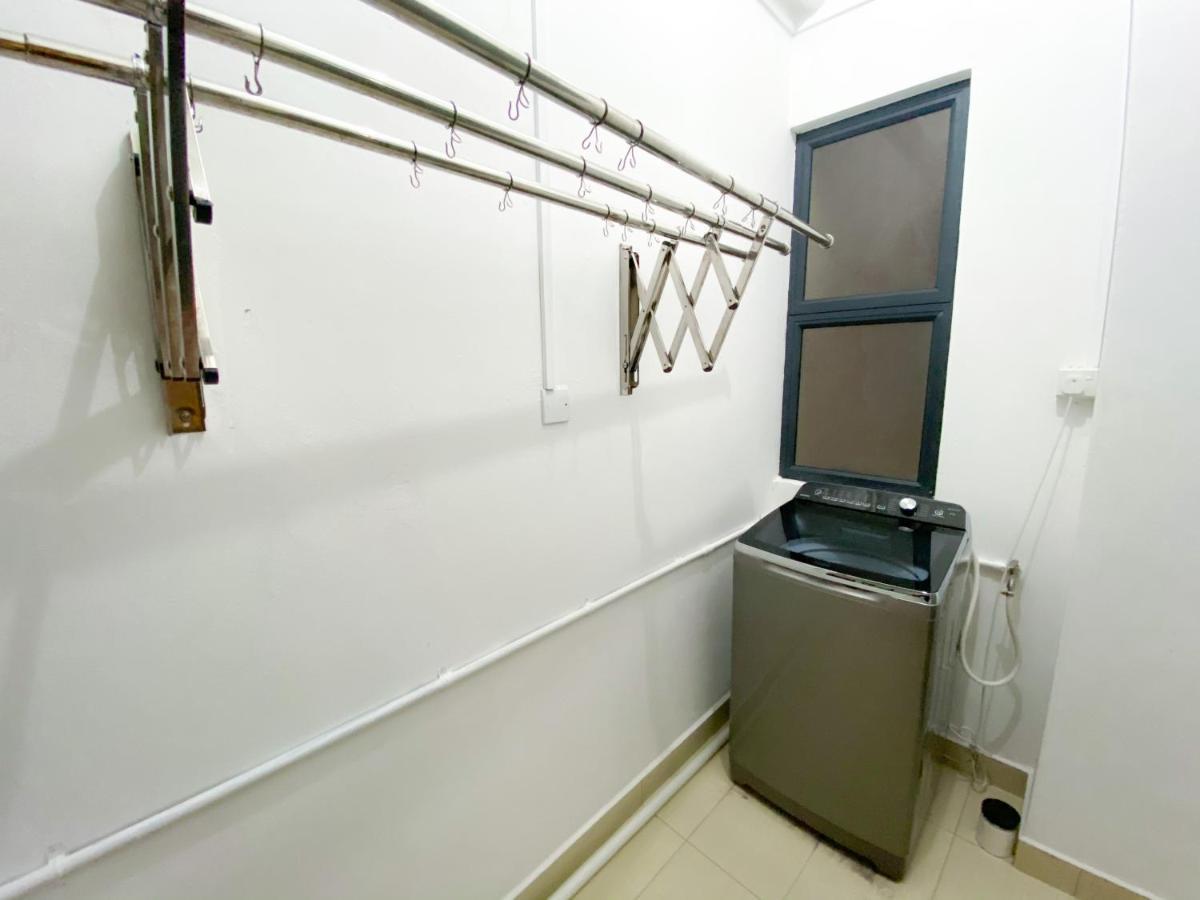 Az Hotel & Serviced Apartments Labuan Eksteriør bilde
