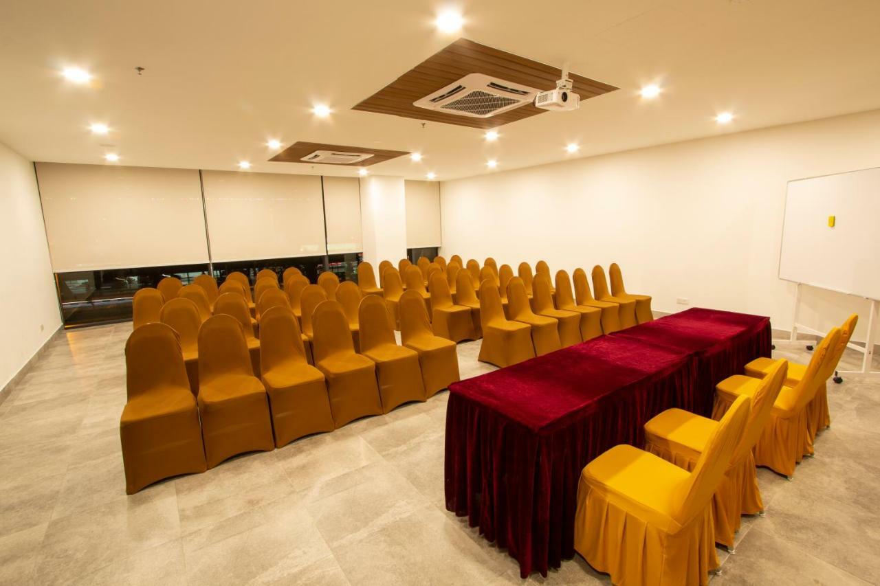 Az Hotel & Serviced Apartments Labuan Eksteriør bilde