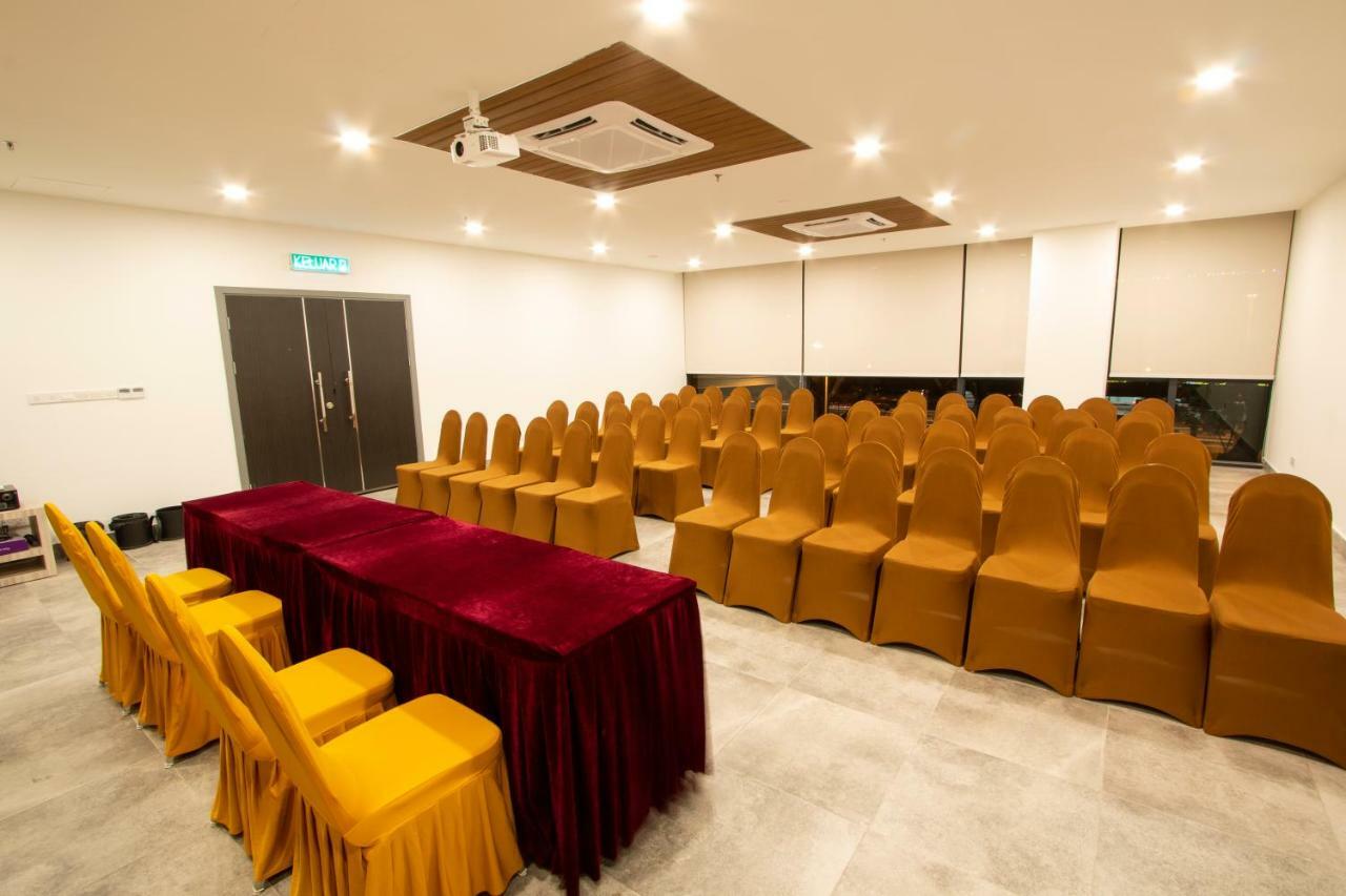 Az Hotel & Serviced Apartments Labuan Eksteriør bilde
