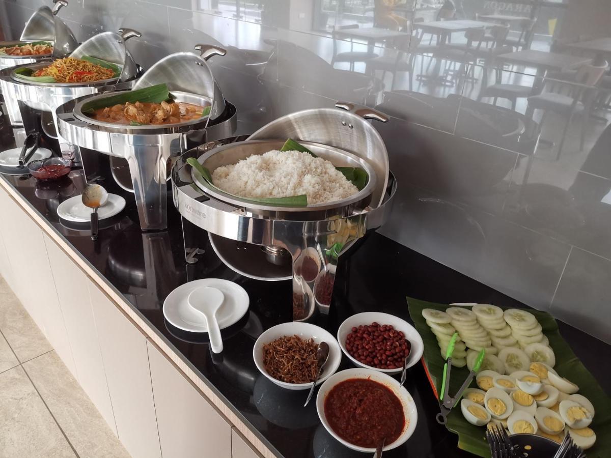 Az Hotel & Serviced Apartments Labuan Eksteriør bilde